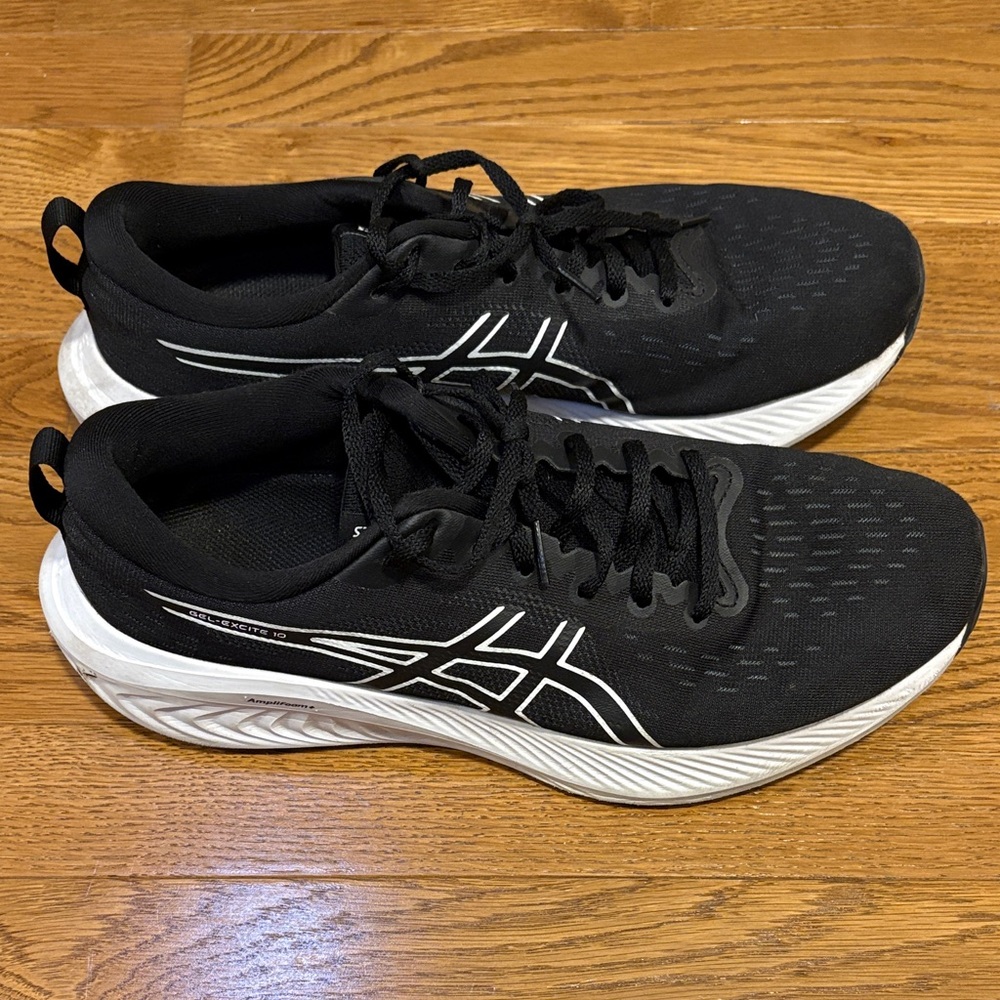 ASICS | Black & White Amplifoam+ Running Sneakers Women’s Size 11
